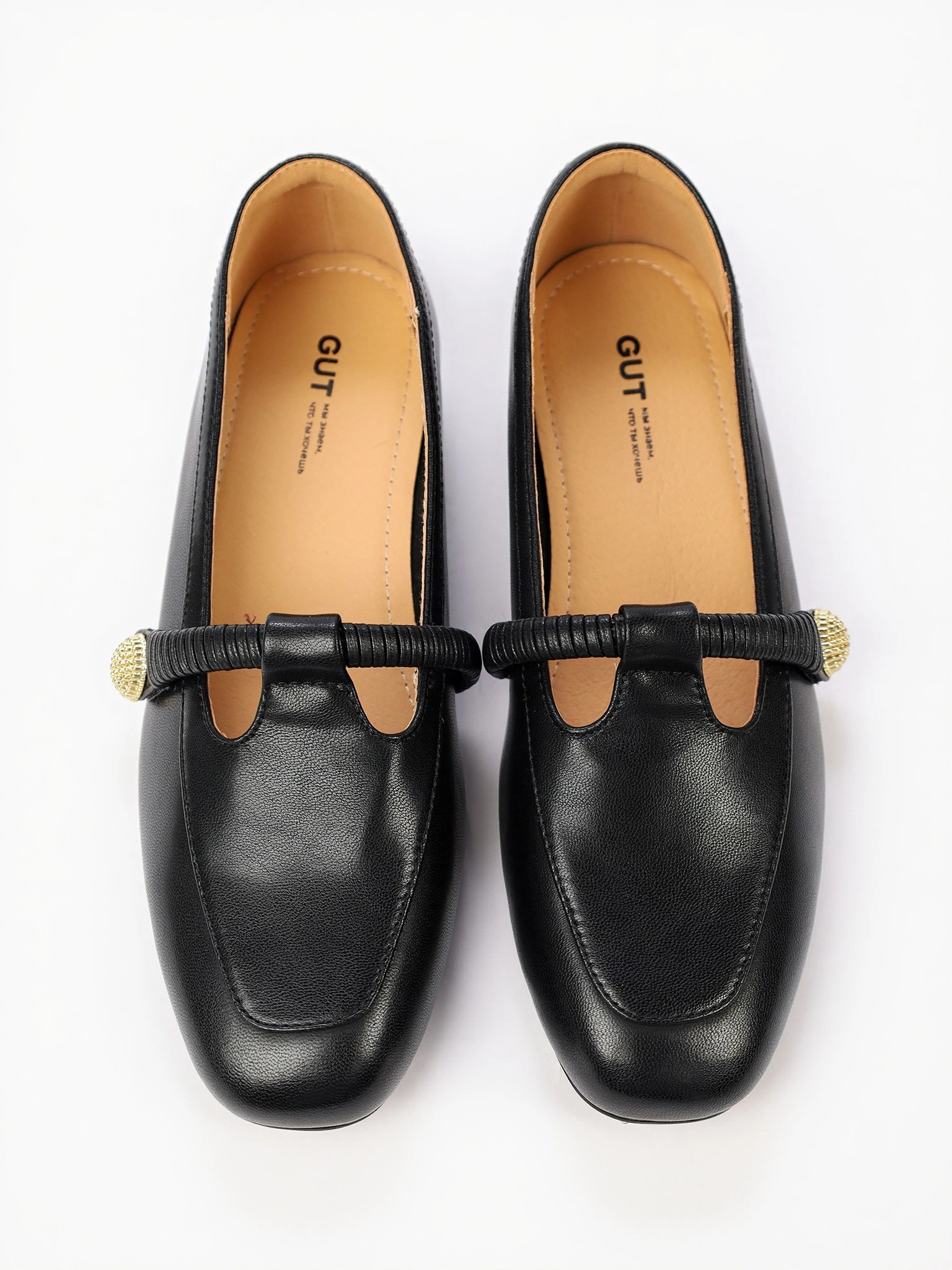 Туфли черного цвета на низком каблуке